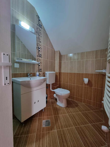 Golden Hollow Bathroom